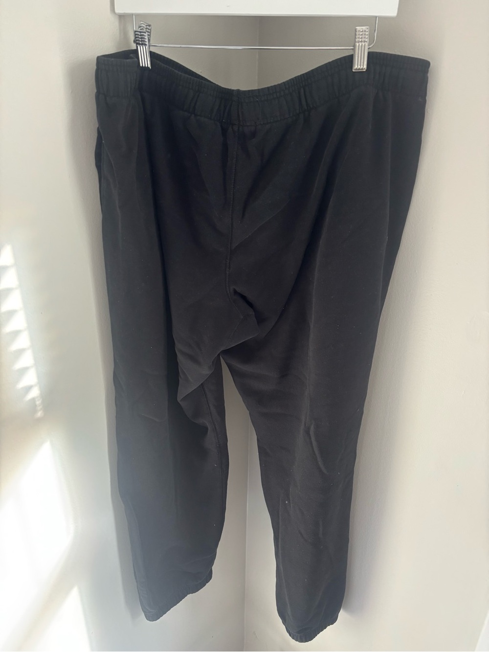 Roots Women’s XL Black Sweatpants with Canada Logo - Picture 3 of 6